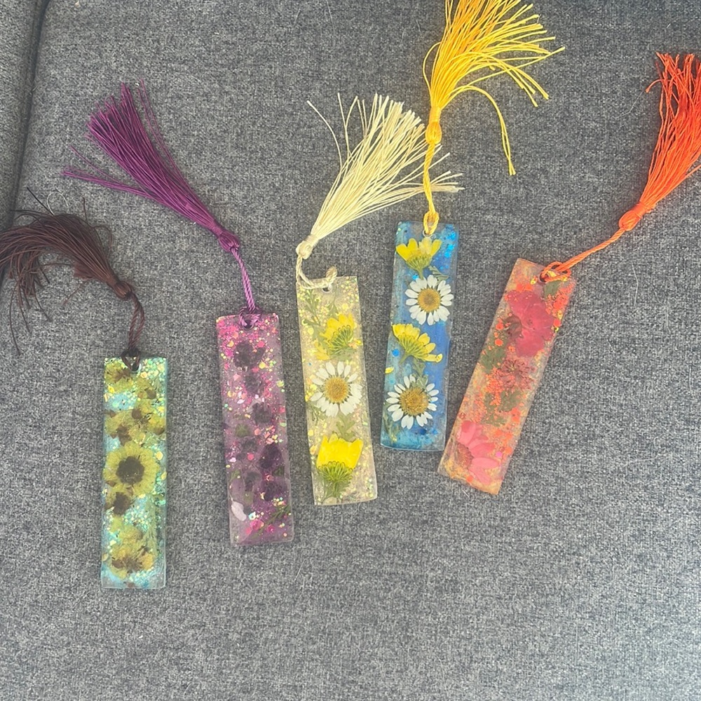 #93 Small Pressed Flower Bookmark